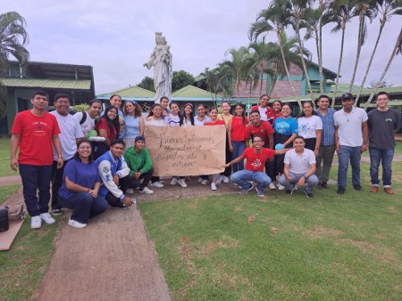 Grupos Juveniles del Movimiento Juvenil Salesiano de panamá se reúnen en un espacio cargado de espiritualidad y reflexión.