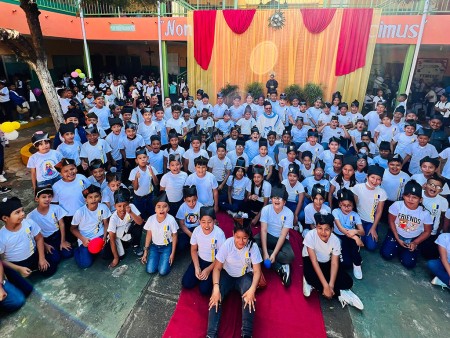 La celebración a Don Bosco irradiaba la esencia misma de la familia salesiana.