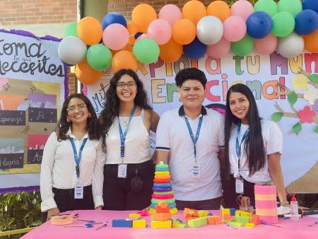 Estudiantes participan con entusiasmo en el Festival de Talento organizado por el programa Soy STEAM de FUSALMO, mostrando sus habilidades en diversas disciplinas.