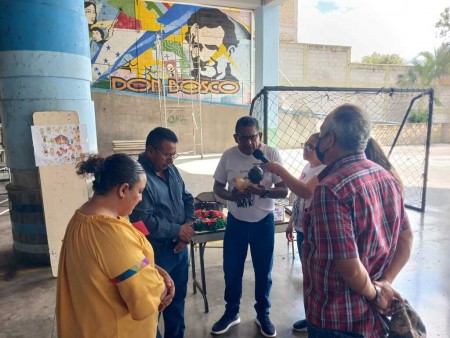 Participantes viven una jornada de silencio, oración y esperanza.