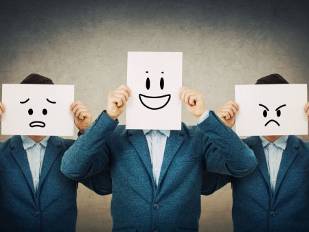 Ir en sentido opuesto a los propios sentimientos no debe ser una norma de acción, pero tampoco debe ser una norma de acción seguir ciegamente los propios sentimientos y deseos.