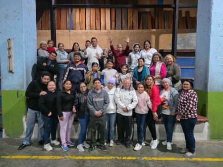 Feligreses de la Escuela de Estudio B&iacute;blico Parroquial celebran la clausura anual, agradeciendo la formaci&oacute;n y acompa&ntilde;amiento brindados durante todo el a&ntilde;o.