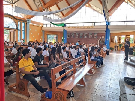 La Parroquia María Auxiliadora renueva su espíritu misionero al cumplir 33 años de evangelización.