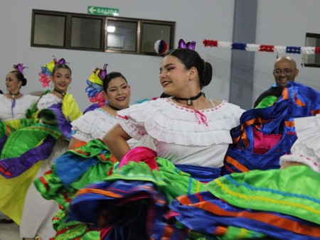 Las familias  que asiten al Centro Don Bosco de Pérez Zeledón dsifrutaron de una joranda patriótica, impregnada del carisma salesiano.