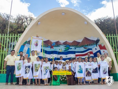 Estudiantes y docentes de la Escuela Anexa San Juan Bosco participan con devoción en la celebración en honor a San José, reafirmando su compromiso con los valores cristianos.