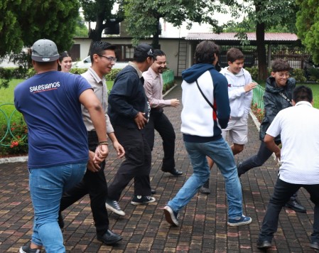 Durante las dinámicas grupales, los jóvenes reflexionaron sobre su llamado vocacional y cómo vivir de manera más equilibrada y comprometida en lo personal y comunitario.