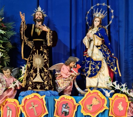 Histórica y venerada imagen del Sagrado Corazón de Jesús, obra del escultor Cipriano Dardón, y la consagrada imagen de la Inmaculada Concepción de María.