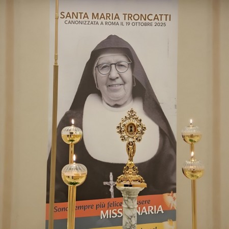 La reliquia de la beata María Troncatti, presentada en Roma el 2 de octubre de 2025, recuerda sus manos entregadas al servicio de Dios y de los más necesitados. Será canonizada el próximo 19 de octubre, día en que la Iglesia la proclamará santa.