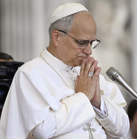 El 11 de octubre, el Papa León XIV invita a unirse en la oración del Rosario por la paz en la Plaza de San Pedro.