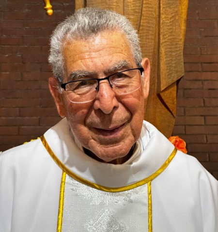 El padre Eduardo Castro, SDB, celebró sus 60 años de ordenación sacerdotal junto a la comunidad de la Parroquia San Juan Bosco en la Ciudad de Guatemala. Su testimonio de vida y vocación continúa inspirando a los que le rodean.