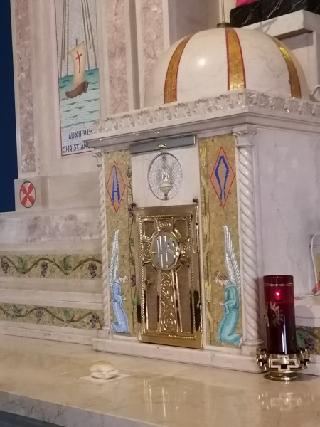 "Yo los he tomado y se los he ido a presentar a Jesús pidiendo por este compañero para que deje de desperdiciar la comida".