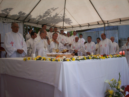 Una gran celebración para cerrar el año sacerdotal y celebrar el 53 aniversario de Radio Sinaí.