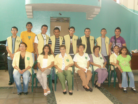 Equipo organizador el desayuno benefico. 