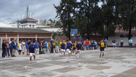 Fútbol femenino en las canchas del San Miguel. 