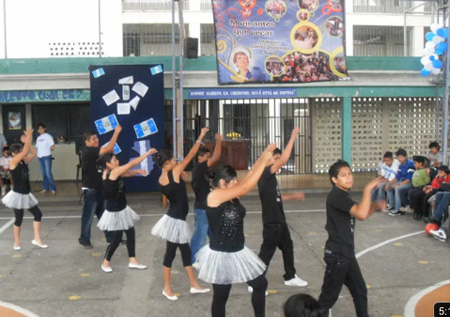 Jóvenes del oratorio demostraron su mejor baile. 