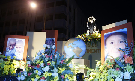 Panamá tu eres de Don Bosco, Don Bosco tu eres de Panamá.