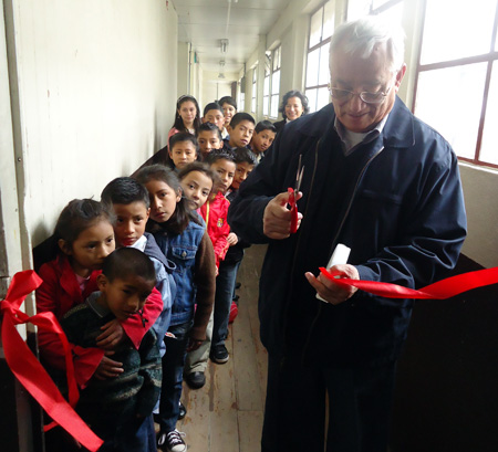 Corte de la cinta inaugural. 