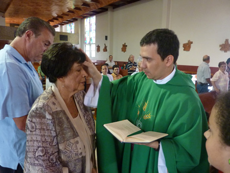 Salesianos cooperadores reciben unción de los enfermos. 