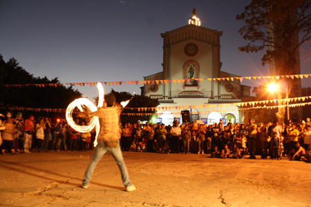 Parroquia María Auxiliadora en una de sus noches con Don Bosco.