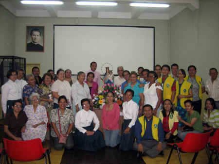 Familia Salesiana de Don Rúa celebra a María.