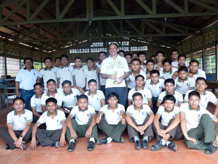 P. Alejandro Hernández visitó el Centro Don Bosco. Raxruhá.