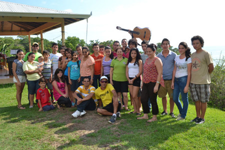 Jóvenes participantes del taller de liderazgo juvenil
