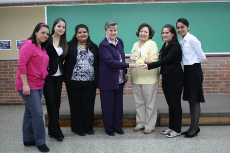 Alumnas realizan video para FUNDAL