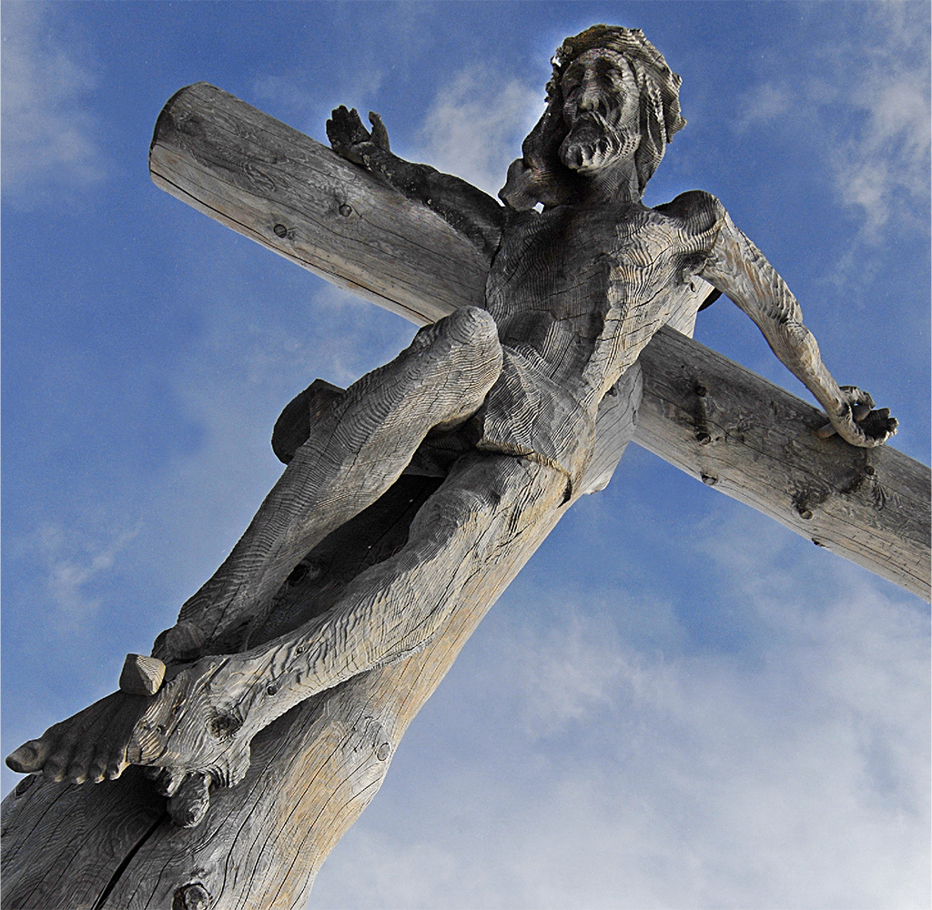 Un seguidor de Cristo es crucificado igual que el