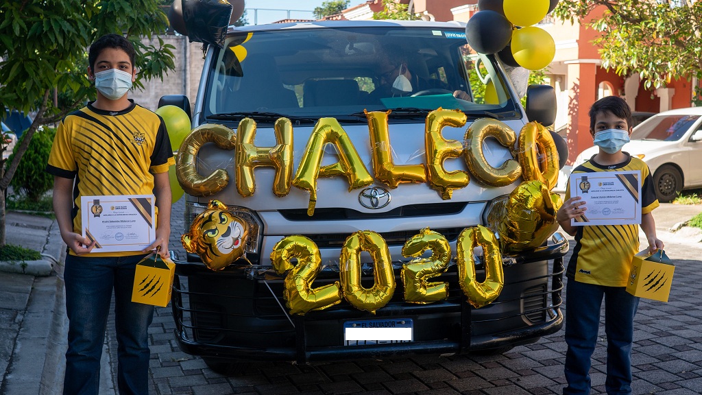 El Colegio Salesiano Santa Cecilia entregó la Excelencia Chaleca casa por casa.