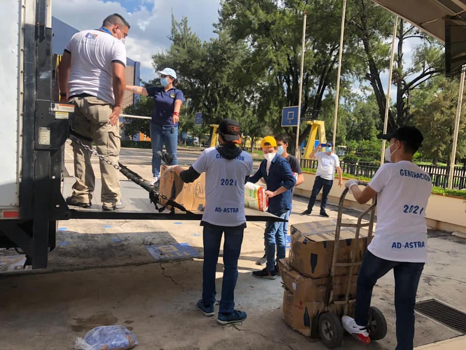 Jóvenes de la promoción 2021 fueron protagonistas en la recaudación de donaciones.