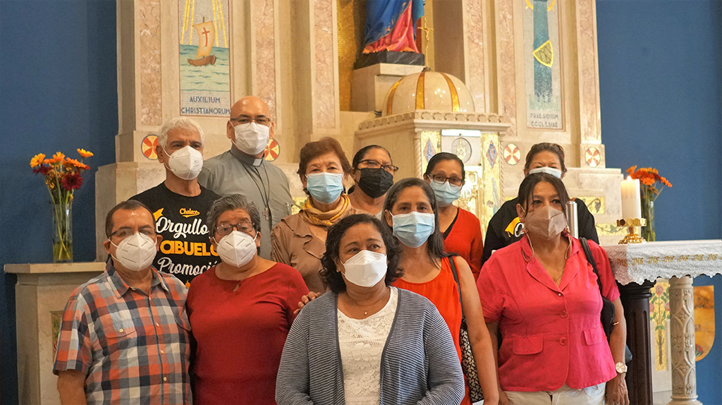 "Sin el diálogo entre los jóvenes y los abuelos, la historia no sigue" (Papa Francisco).