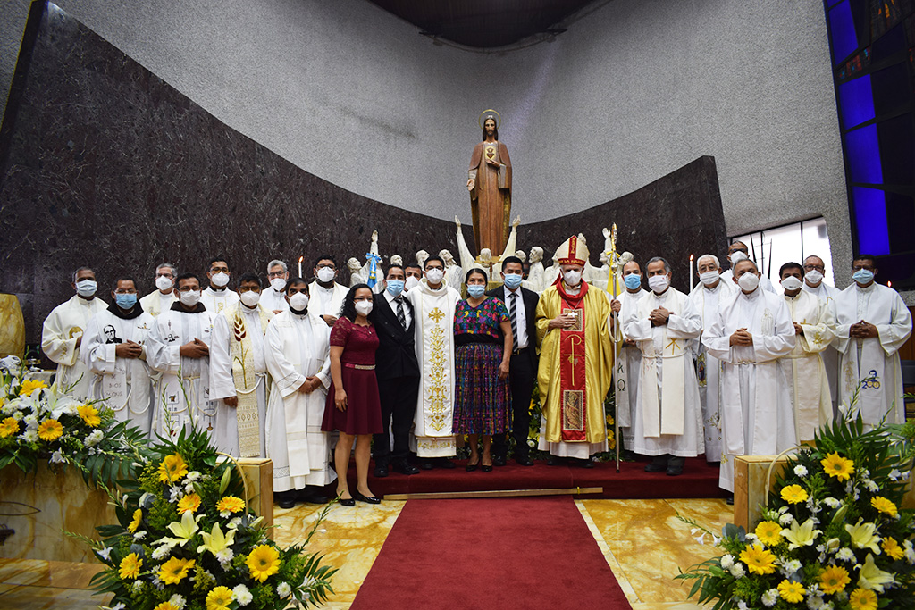 Sacerdote para siempre.