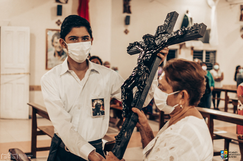 Celebración de la Eucaristía en honor al Cristo Negro en Petén.