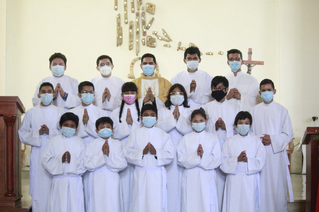 Los monaguillos se confiaron a la protección de su patrono: santo Domingo Savio.