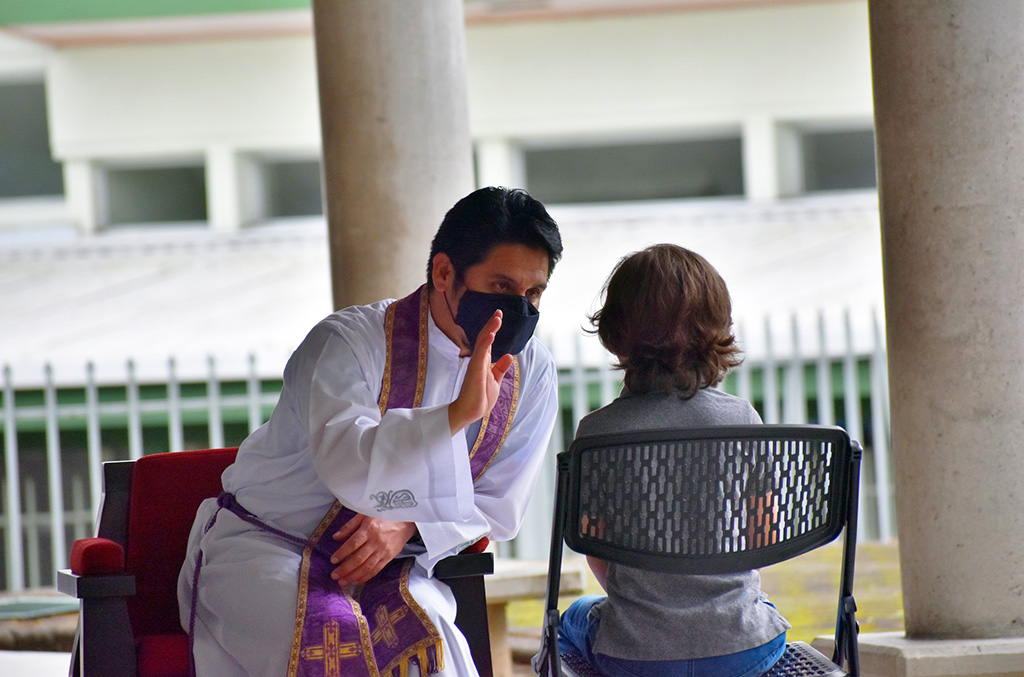 Preparar a los niños para su primera confesión es permitirles la experiencia del encuentro con la misericordia de Dios.