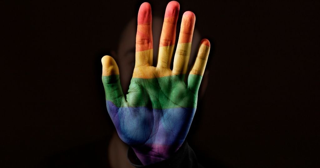 Para los activistas LGTBI, los términos, hombre y mujer solo se tratan de roles estereotipados y pretenden borrar en todo el mundo lo que para ellos solo son prejuicios.