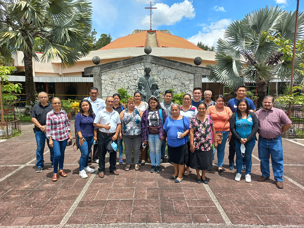 Grupo "Evangelización Nueva Vida" de la parroquia San Juan Bosco, Soyapango.