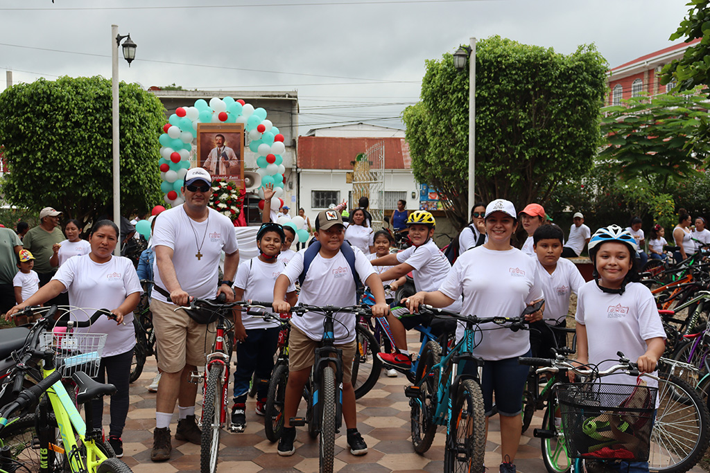 La comunidad parroquial celebró con alegría la canonización de Artémides Zatti, salesiano coadjutor.