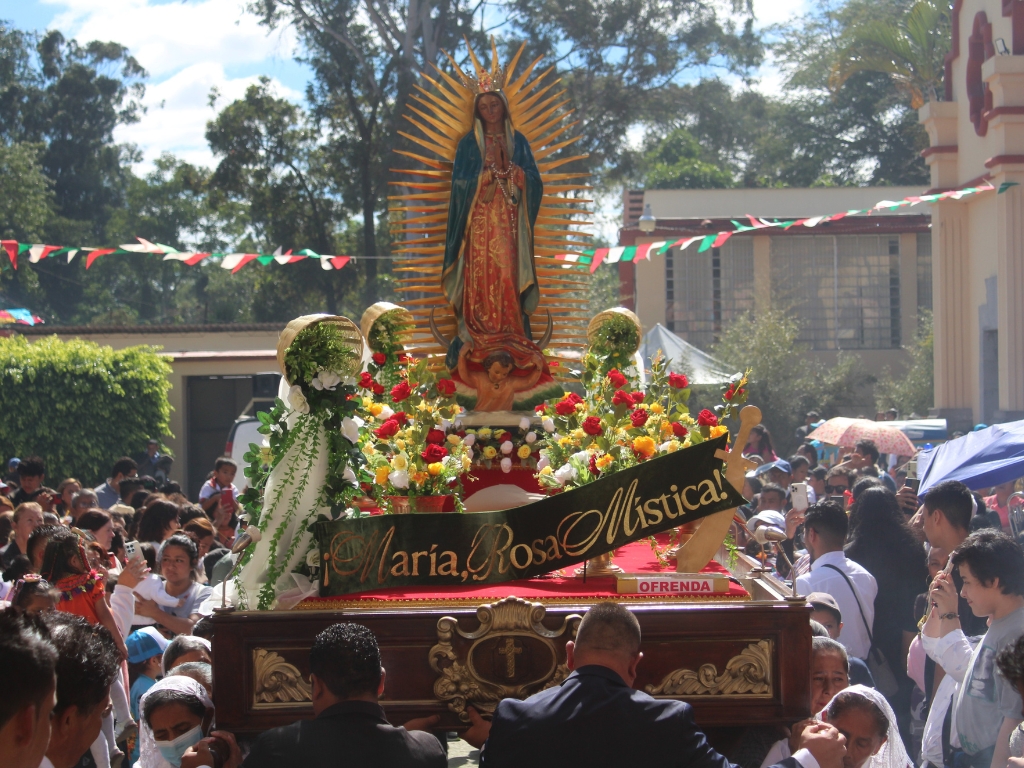 La fiesta a la Morena del Tepeyac se vivió con devoción en la parroquia El Espíritu Santo.