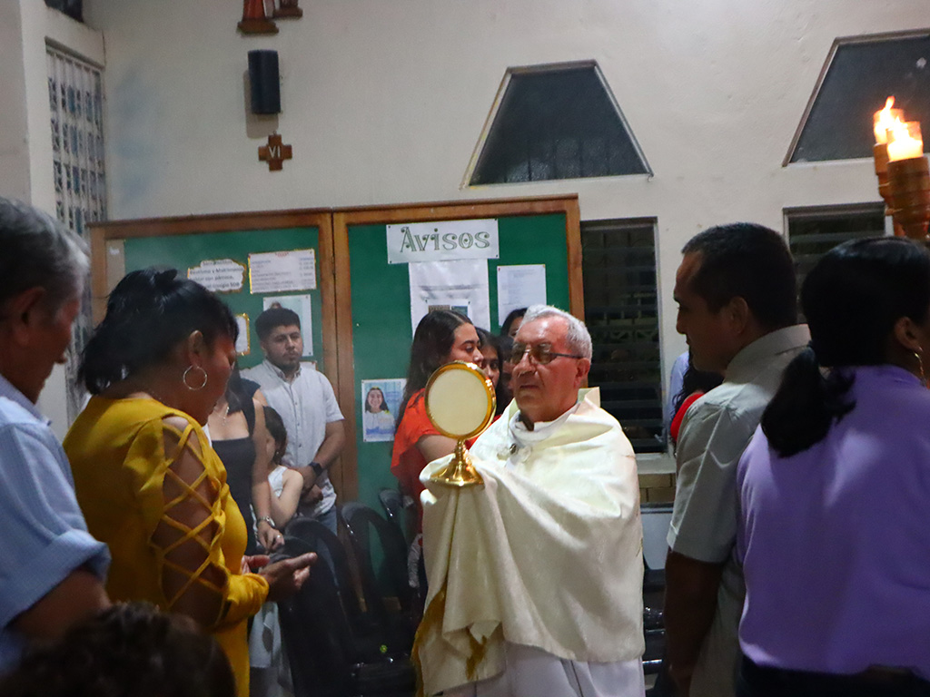 La eucaristía de fin de año unió a las familias que pertenecen a la parroquia
