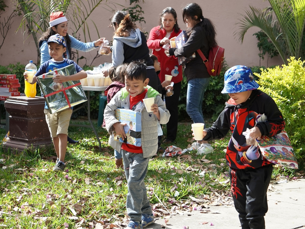 Los niños se divirtieron junto a sus padres con esta celebración navideña.