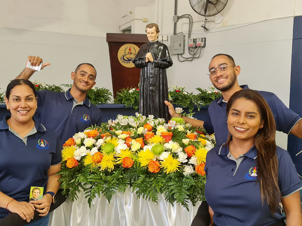 Colaboradores del Técnico Don Bosco se unieron a los festejos en honor a San Juan Bosco.