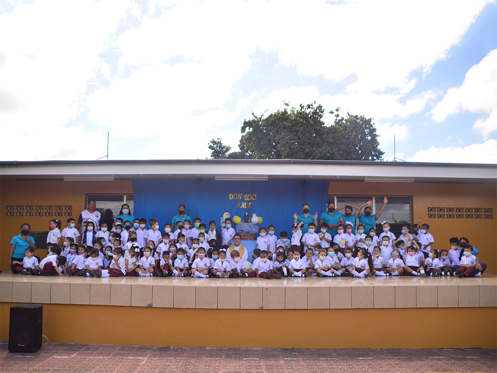 Los más pequeños de la casa celebraron con devoción la fiesta de Don Bosco.