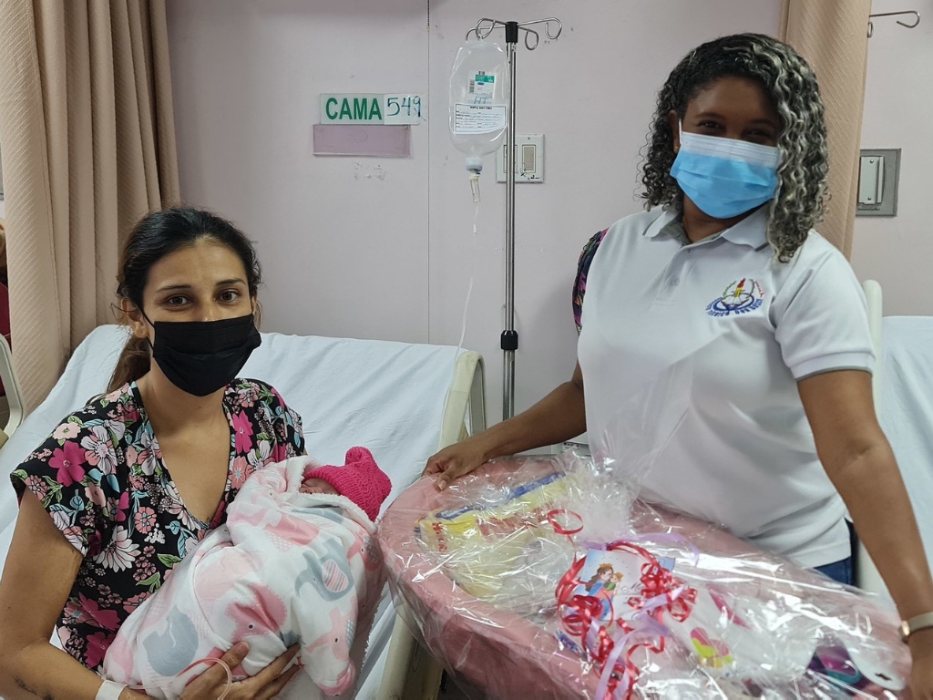 La maternidad del Hospital Santo Tomás recibe a madres de escasos recursos para brindarles atención médica durante el parto y nacimiento de sus bebés.