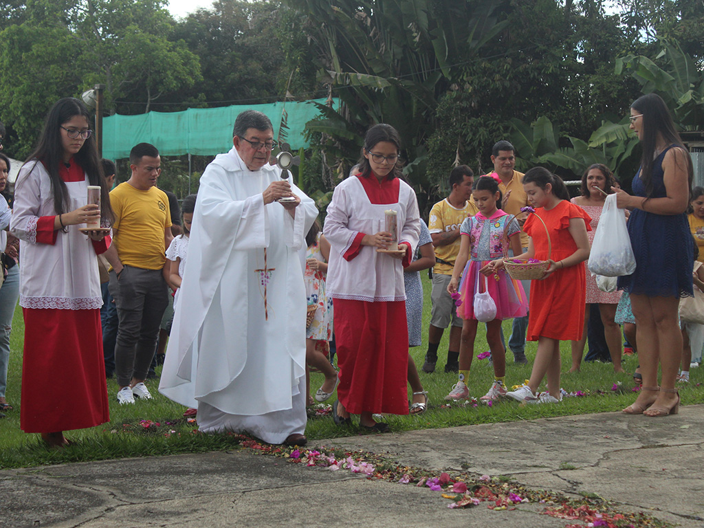 La celebración de Corpus Christi se preparó con devoción.