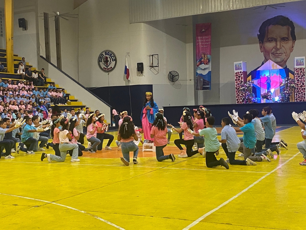 Los niños expresaron a través del arte, su amor a María Auxiliadora.