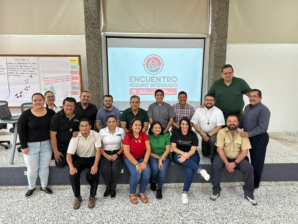Equipo integrado de Obras y servicios sociales y Formación para el Trabajo de la Inspectoría Divino Salvador de Centroamérica.