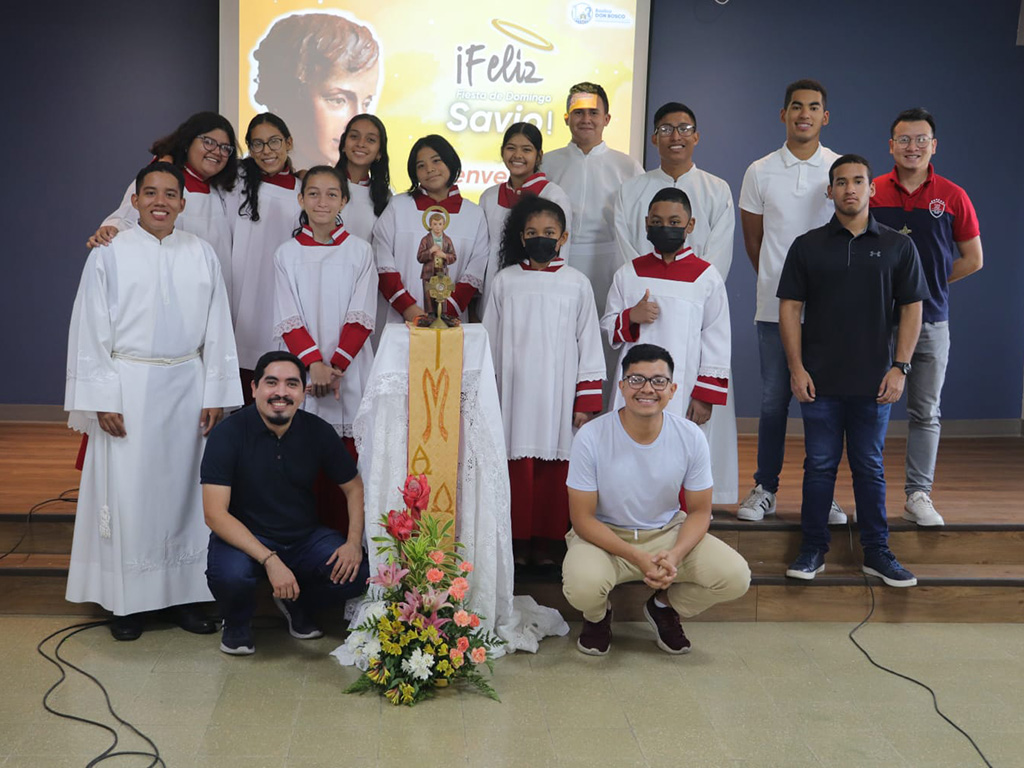 Monaguillos y acólitos de la Basílica Don Bosco en Panamá.