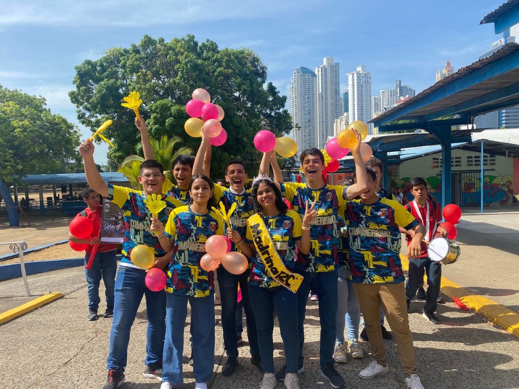 Los Intramuros brindan espacios de recreación y sana convivencia, además de promover el juego amistoso, la tolerancia y trabajo en grupo en los estudiantes.