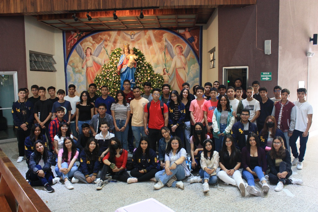 Los alumnos, colaboradores y docentes del Instituto Salesiano San Miguel festejaron a María Auxiliadora con mucho amor y alegría.